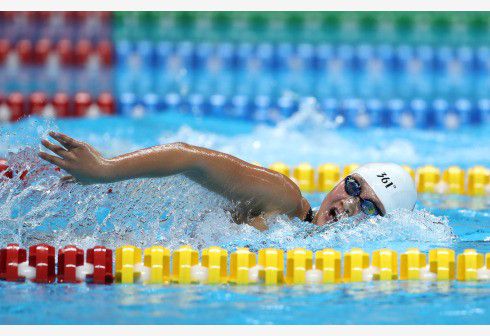 亚运会游泳比赛首日李冰洁获得奖牌
