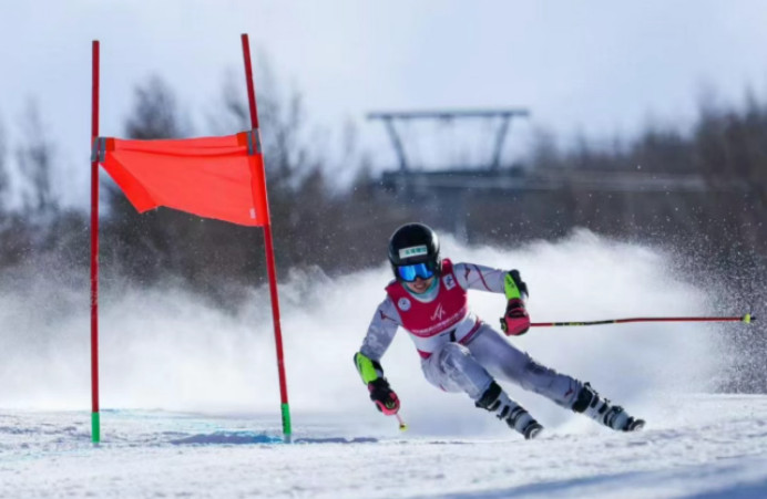 ��ɽ��ѩԶ�����ڳ����չ٣������Ų����ܱ�ѩ���ø�������չ