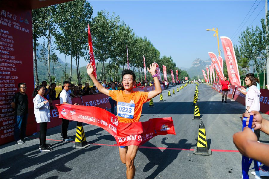 男子组冲线瞬间