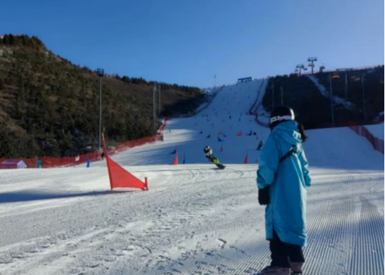 �����Ų����ܹ������£�����ѩ�����廬ѩƽ����Ŀ���ޱ��ڳ�����...