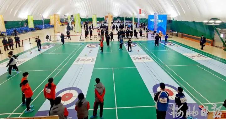 河北省第四届冰雪运动会陆地冰壶比赛开赛