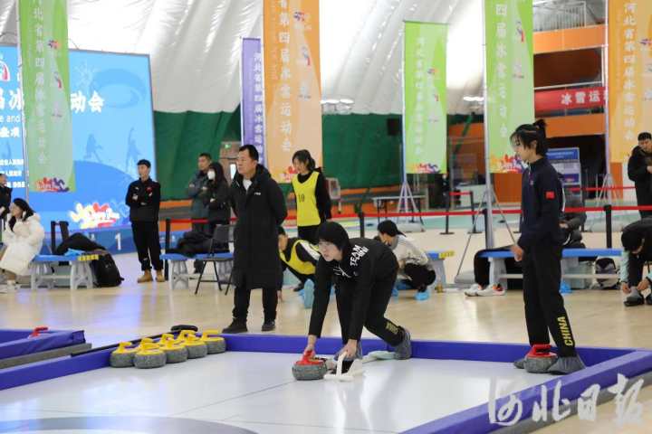 河北省第四届冰雪运动会陆地冰壶项目比赛在康保收官