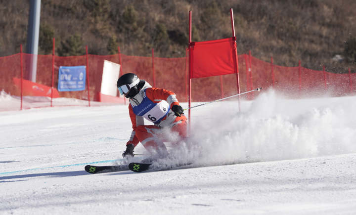 河北省第四届冰雪运动会高山滑雪项目（学生组、社会组）开赛